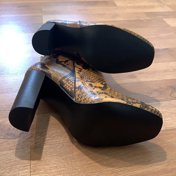 5️⃣0️⃣AQUA Women's Soren Yellow Block Heel Booties - Picture 5 of 6